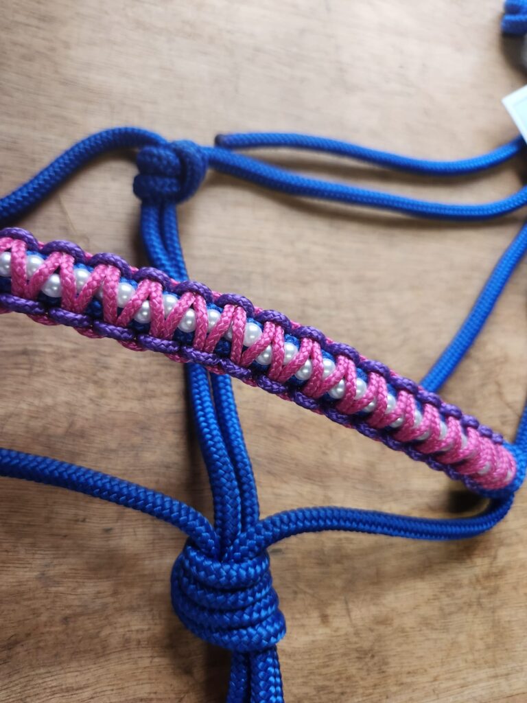 Touwhalster Blauw met Roze Neusband Maat Full